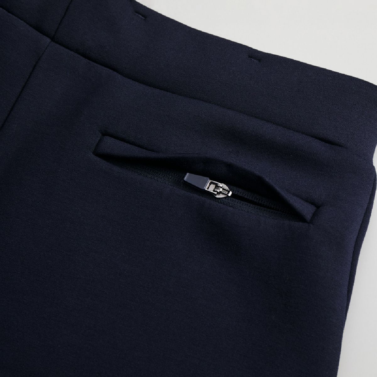 Single-wing hip pocket (only on the right side) and zipper is made of a semi-automatic slider with a back