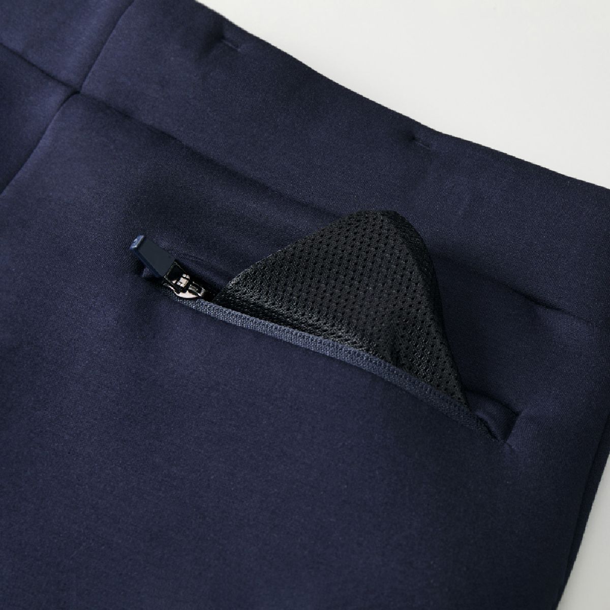 Black and navy mesh is used.
