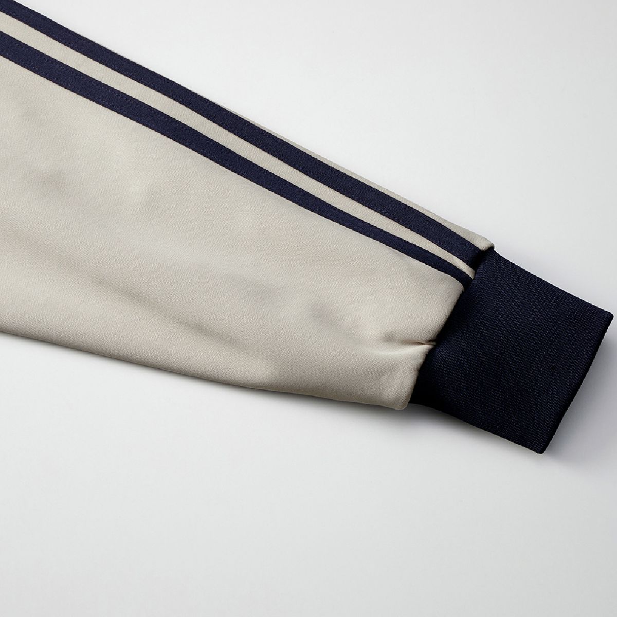 The cuffs are rib specifications