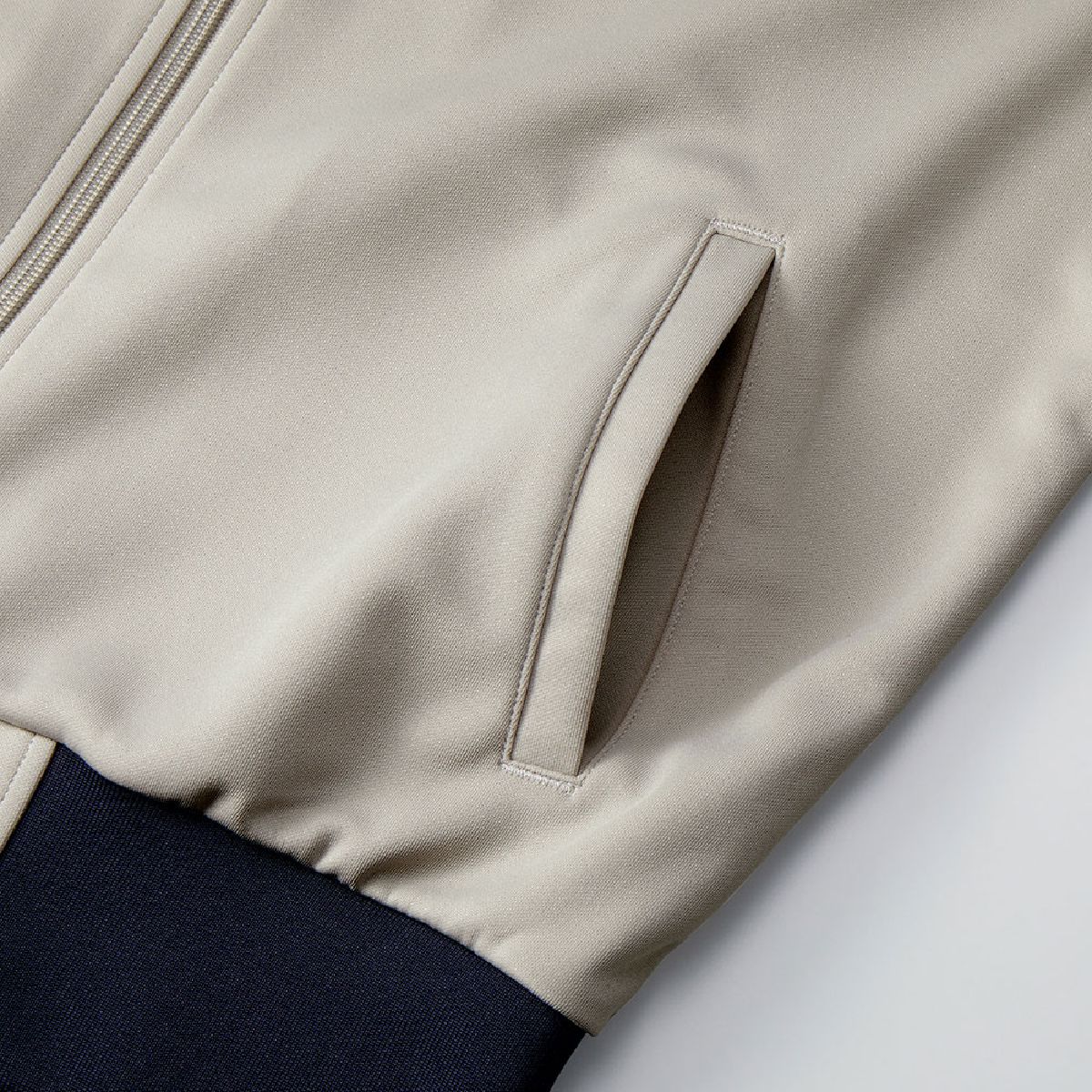 Side pockets with one -edge edge specifications that are easy to put in and out
