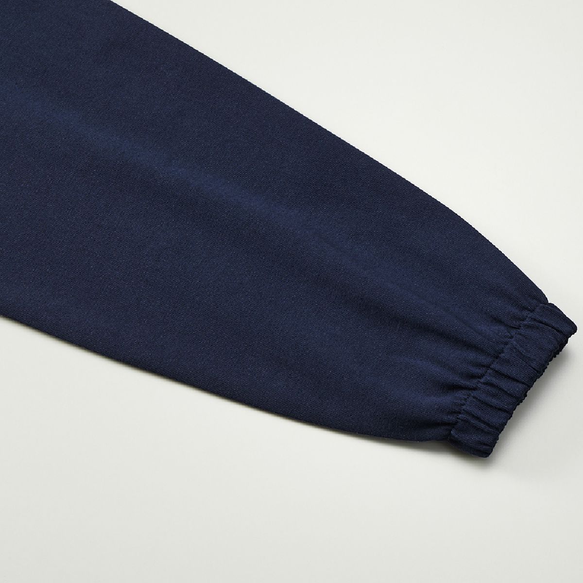 The cuffs are shirring specifications