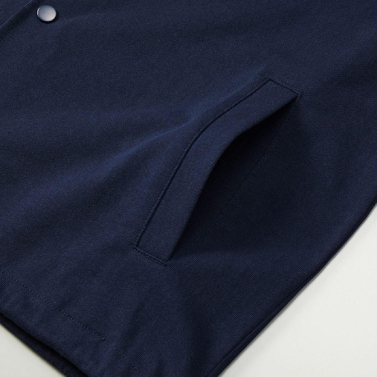 The pocket on both sides is one -ball edge specification