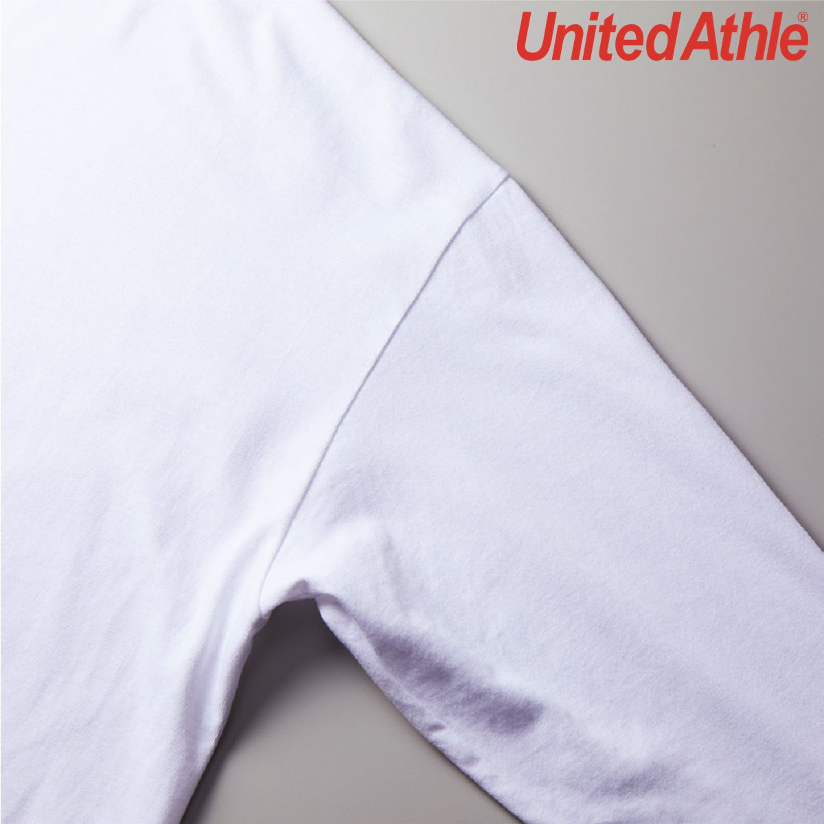 The armhole is interlocked