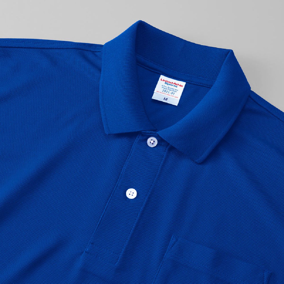 The collar is ribbed