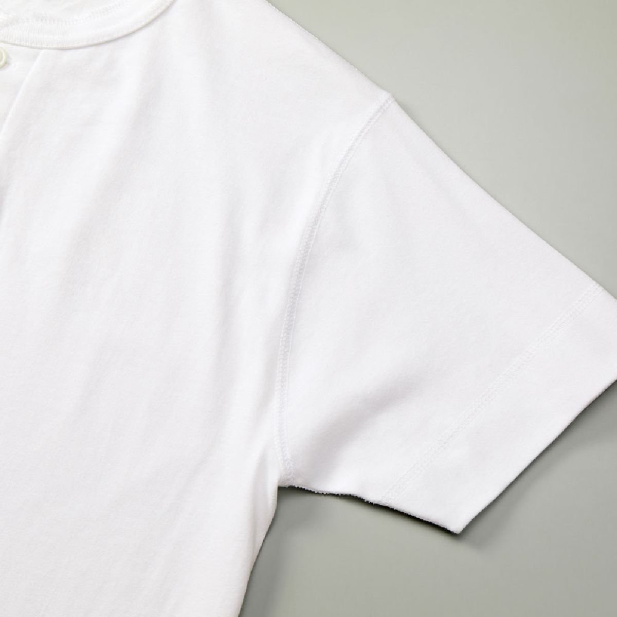 The cuffs are waved 3 needles