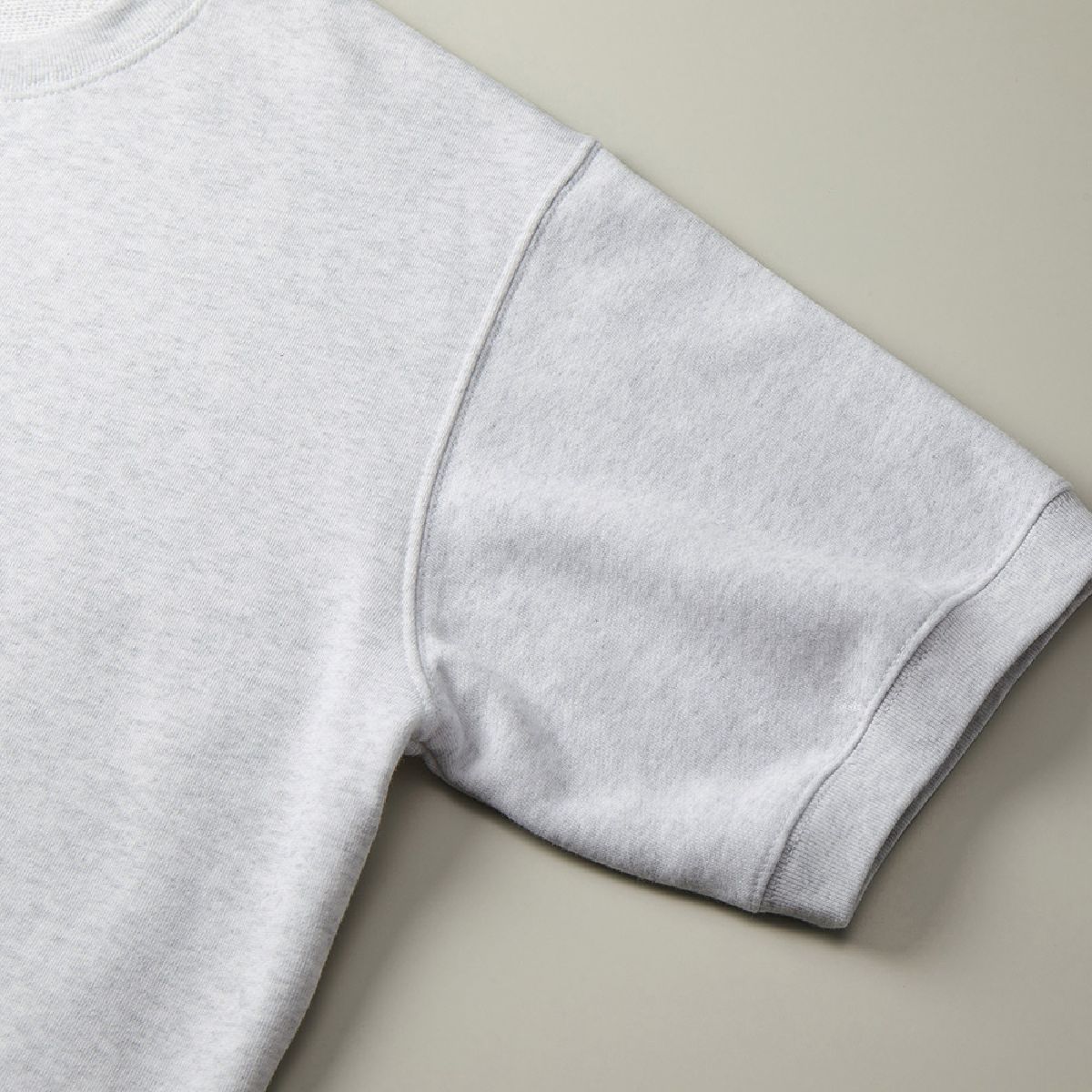 The cuffs are rib finishing