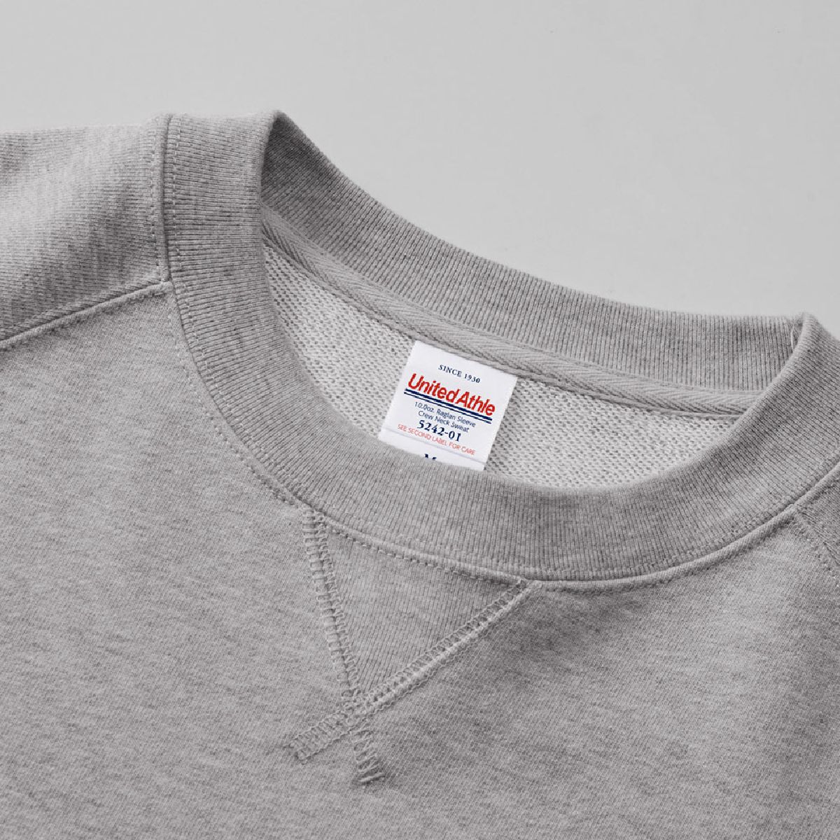 The neck rib is a durable double stitch, and the gazette part is a rib material.