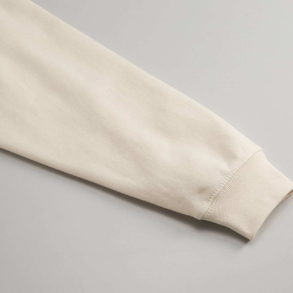 The cuffs are ribbed, and the seam line is sturdy, two-needle needle-finished.