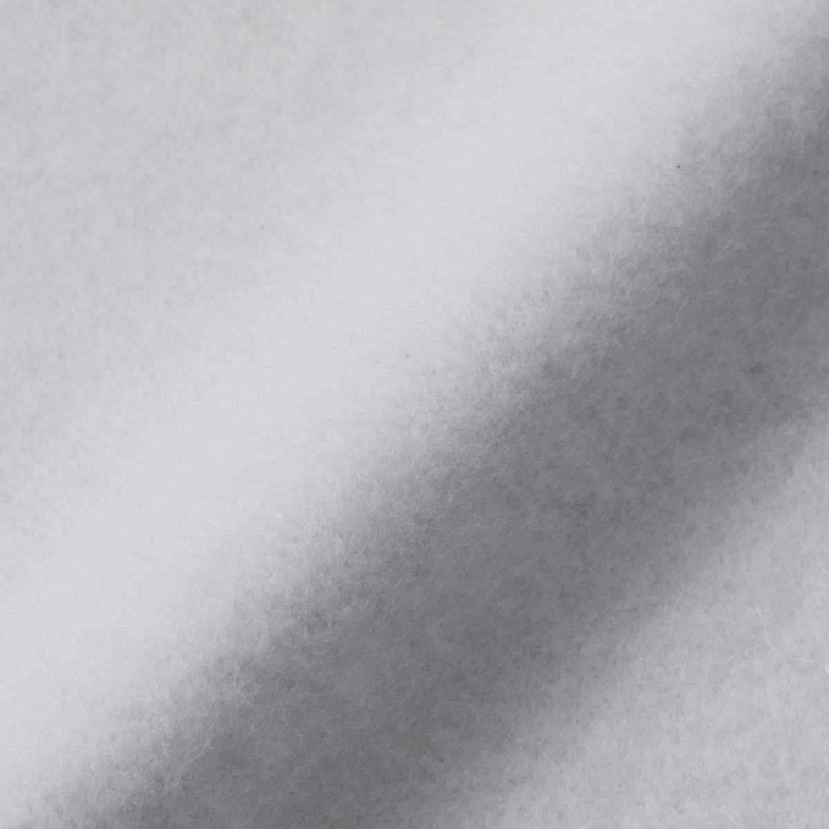 The lining is highly heat retention, and the back brushed that focuses on the fluffy feeling.