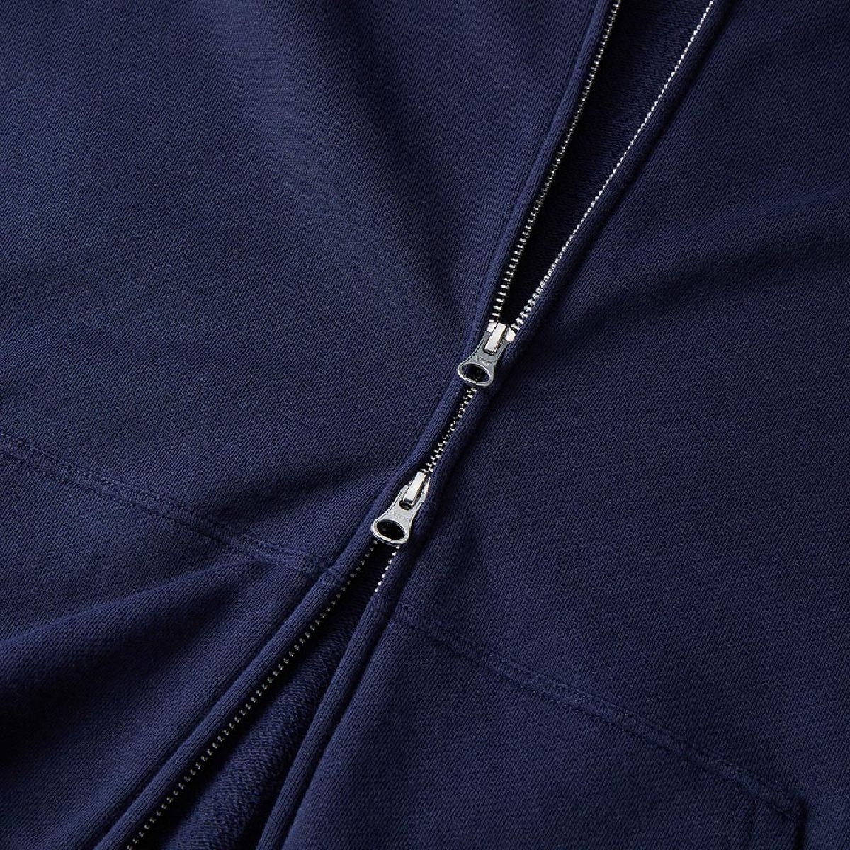 The zipper is a hidden specification, a double slider made by YKK