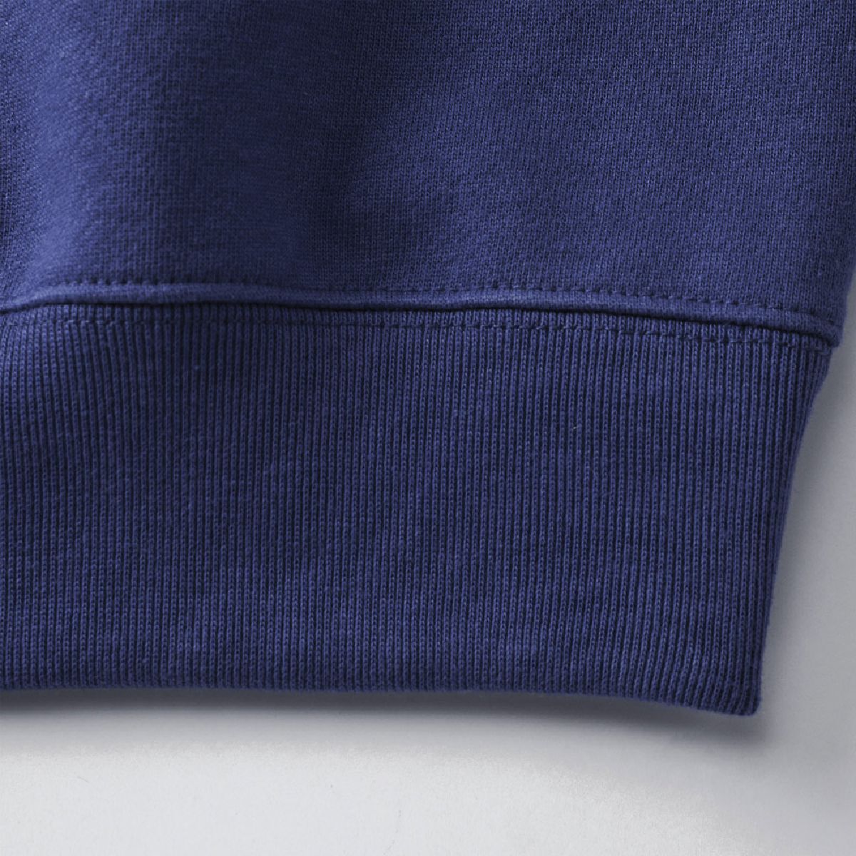 The hem mouth is rib specification, ribs and body seam lines are robust double stitch