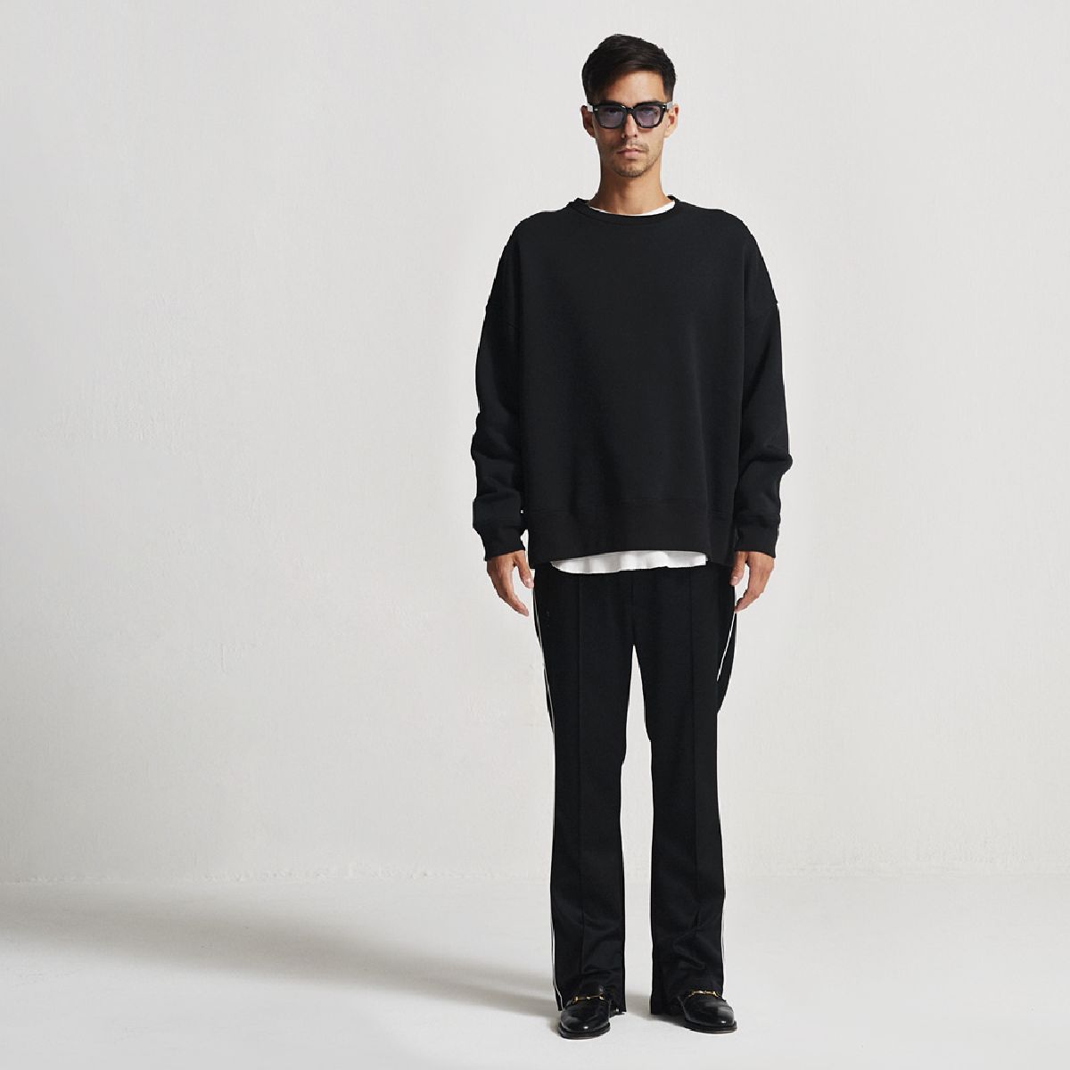 Height 182cm L size 002. Wear black