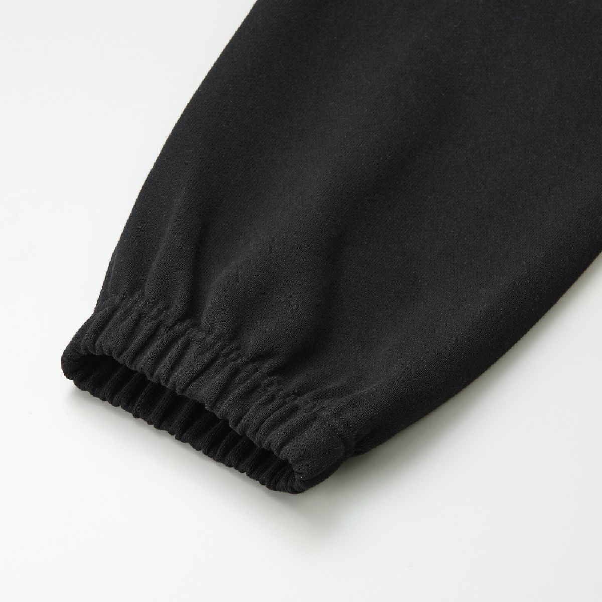 The hem of the shirring specification is cold -proof specification that does not easily enter the wind