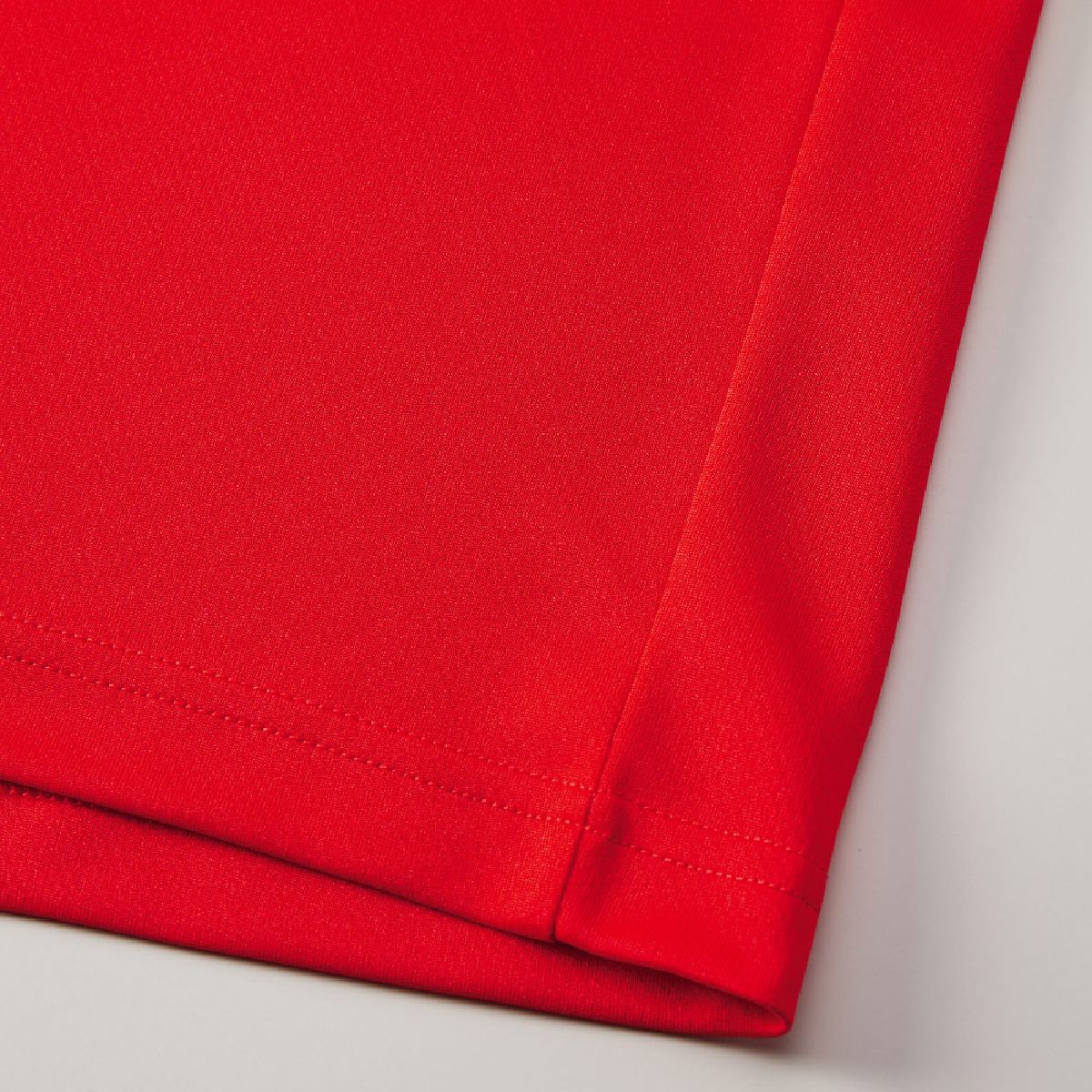 Horizontal split specifications, hem mouths are cleaned up