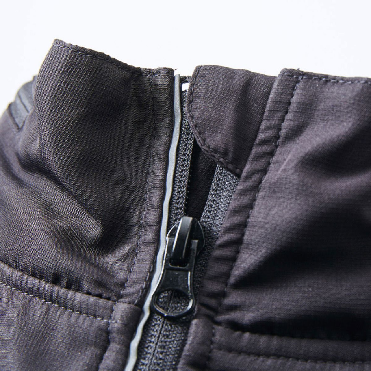 Chingd specifications that protect the chin