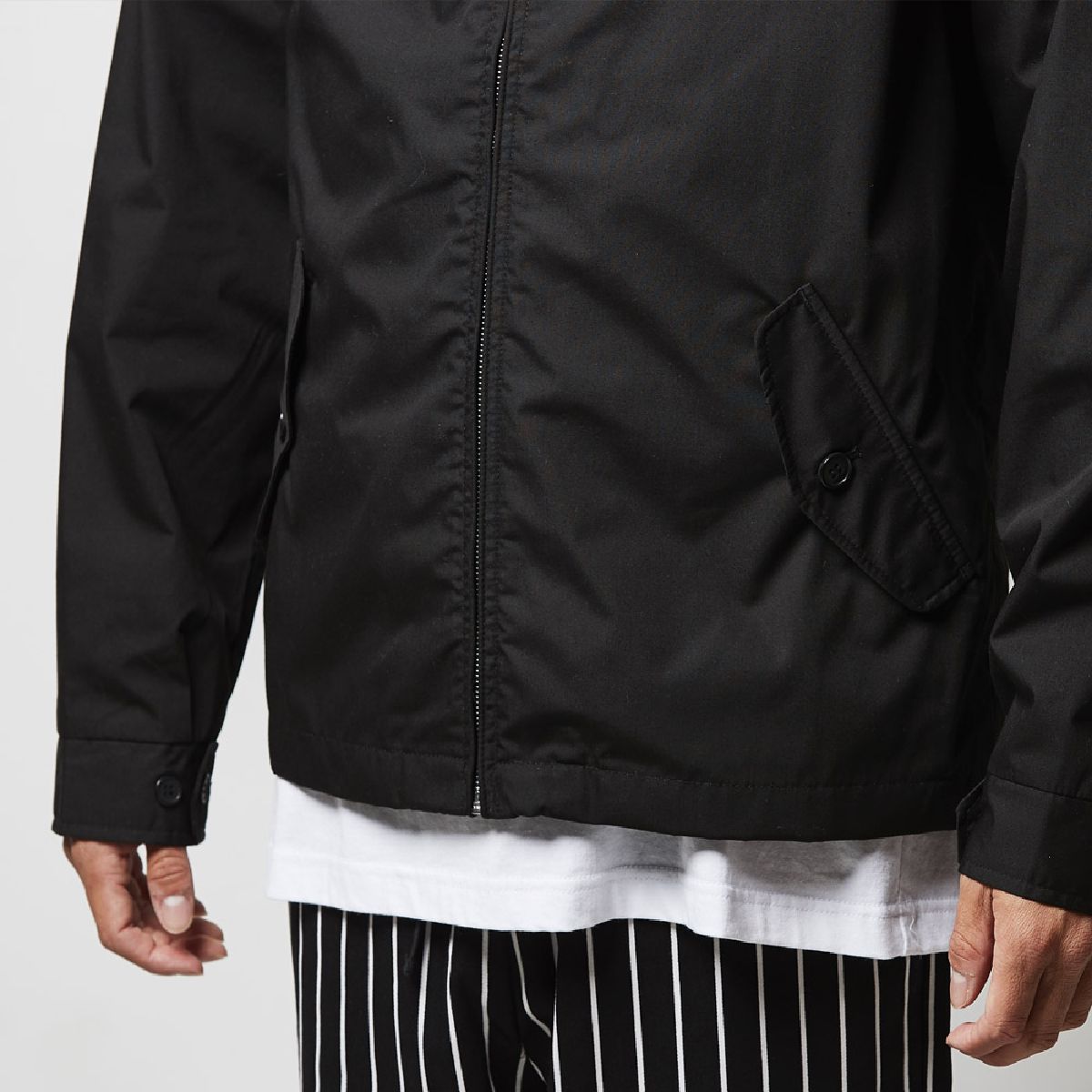 Pocket with flap on the left and right