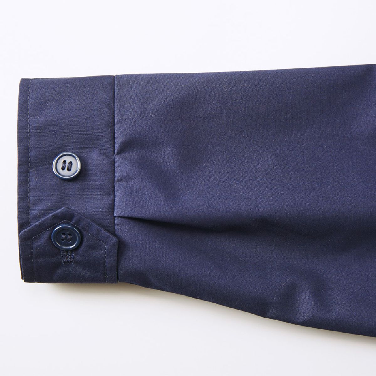 The cuffs have an adjuster that can be adjusted in size