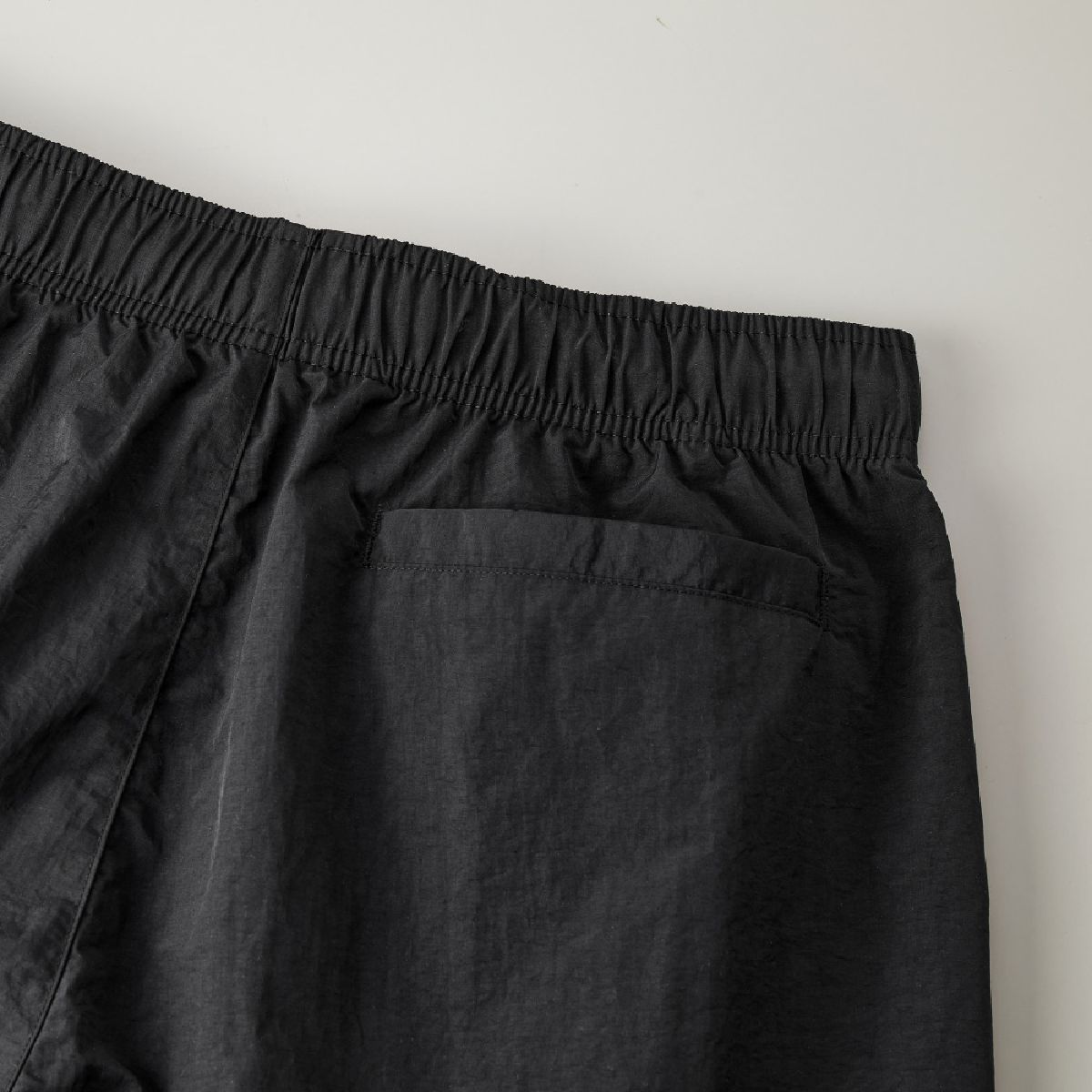 Hip pocket with one -ball edge specification (right side only)