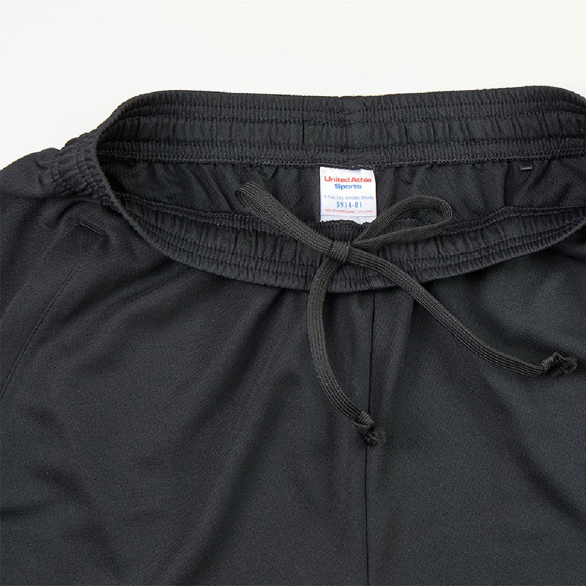 The waist has an adjustable flat drawstring (on the inside).