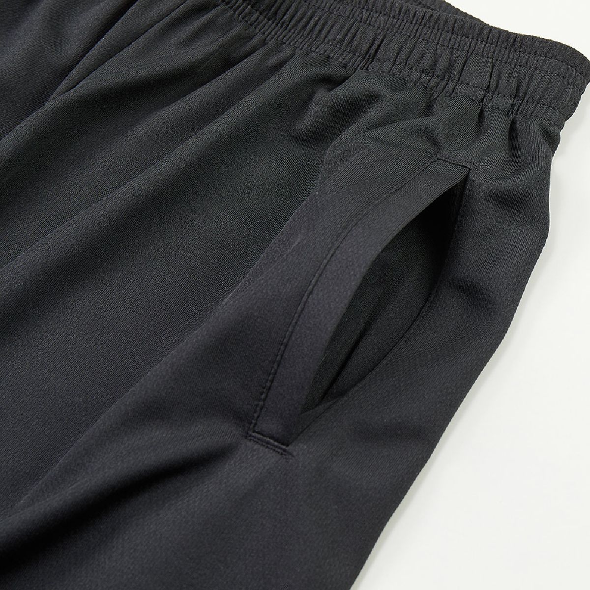 Side pockets, single-welt pocket design