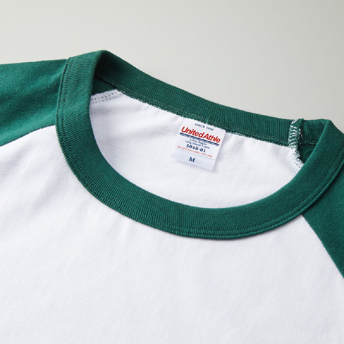 The neck rib has a two-needle binder neck finish.