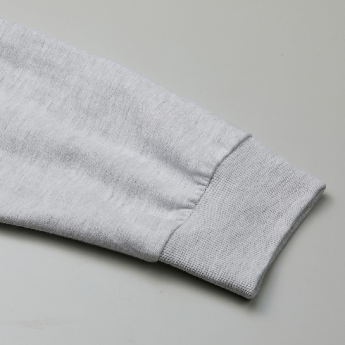 Long ribbed cuffs with 2.1 inch width